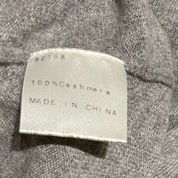 100% Cashmere Rene Lezard women’s light grey sweater with cream reindeer & trim - Picture 4 of 4